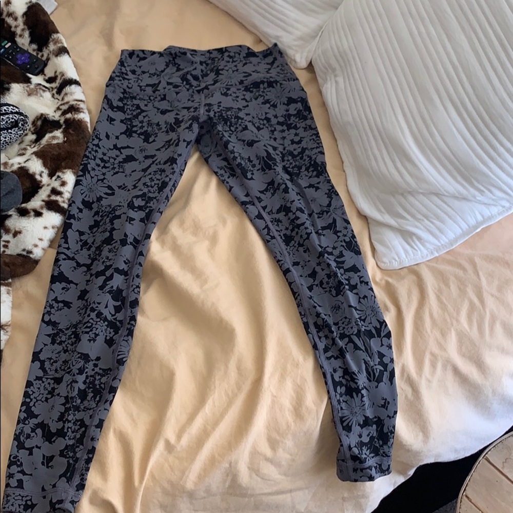 Size 8 28” lululemon wunder under leggings!